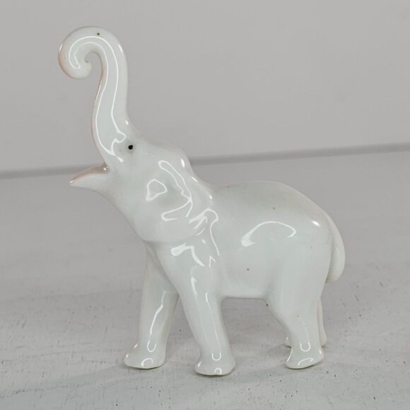 Vintage Pfeffer Gotha Porzellan Germany Elephant Miniature Figurine Trunk Up - Picture 4 of 7
